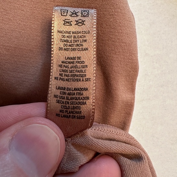 SKIMS Long Sleeve Scoop THIS IS SOLD - Picture 6 of 8